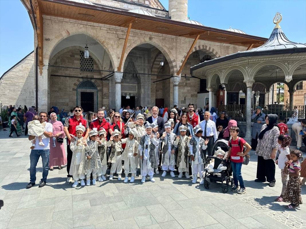 Konya’da 21 çocuk erkekliğe ilk adımını attı! Sünnet arabaları TOGG oldu 6